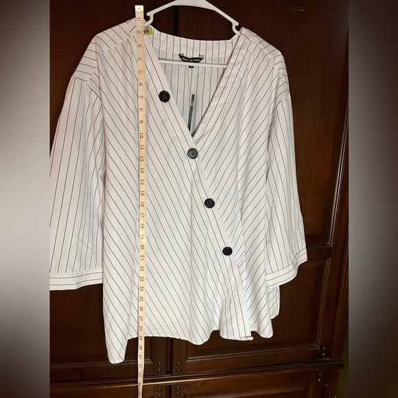Fun pin striped chef styled loose fitting top. - Picture 6 of 8